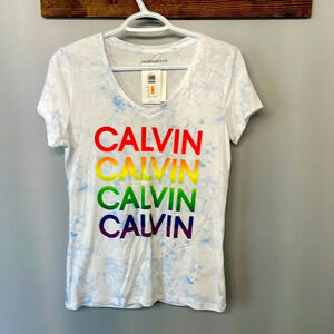 NWT Calvin Klein Jeans Logo T-Shirt white with multicolour lettering in size S